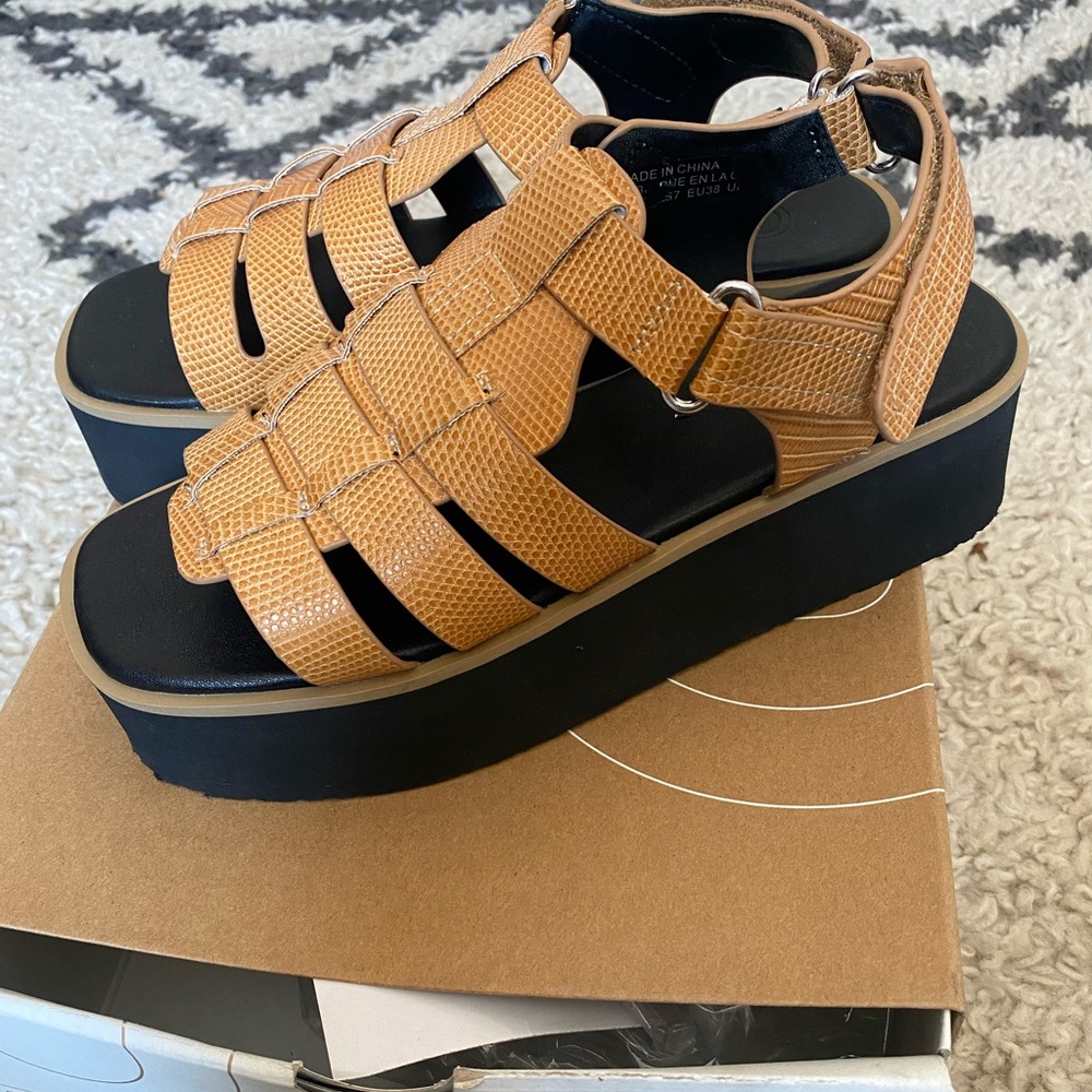 Platform Brown Sandals UO Sz 7